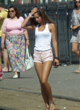 Young sexy girls caught candid on the streets